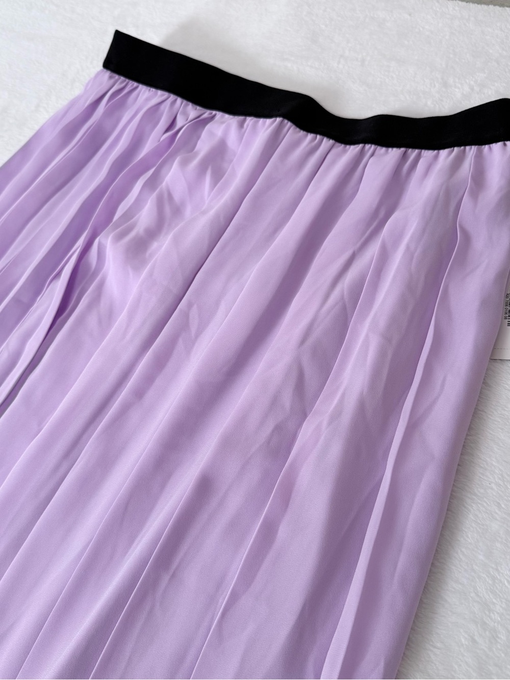 Women’s Worthington NWT $60 Lilac Pleated Skirt with Black Waistband